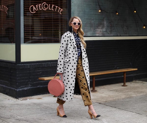 Главный принт сезона 2026 года – polka dots! Лучшие образы и последние тренды на фото