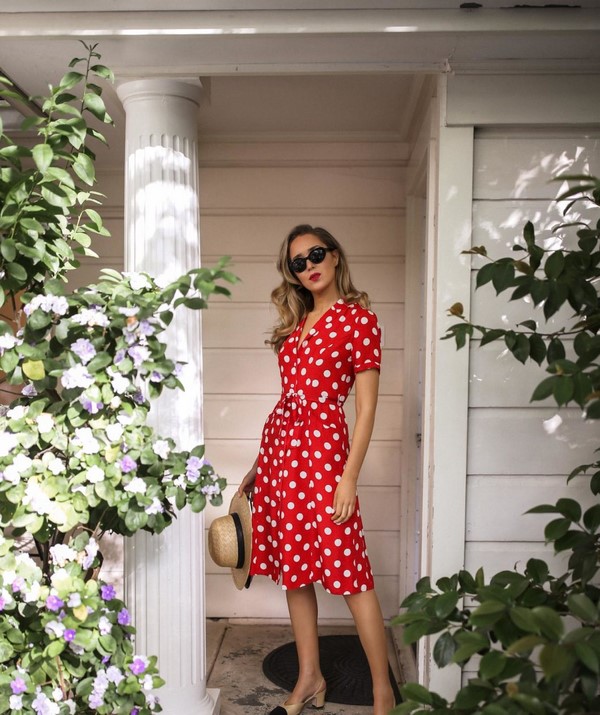 Главный принт сезона 2026 года – polka dots! Лучшие образы и последние тренды на фото