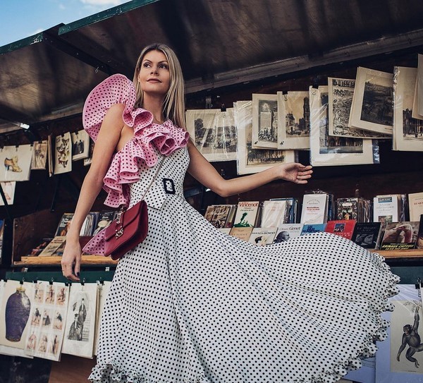 Главный принт сезона 2026 года – polka dots! Лучшие образы и последние тренды на фото