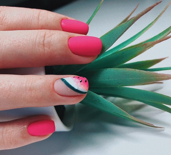 Завораживающий матовый маникюр 2026: новые тренды на фото