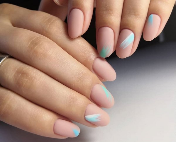 Завораживающий матовый маникюр 2026: новые тренды на фото