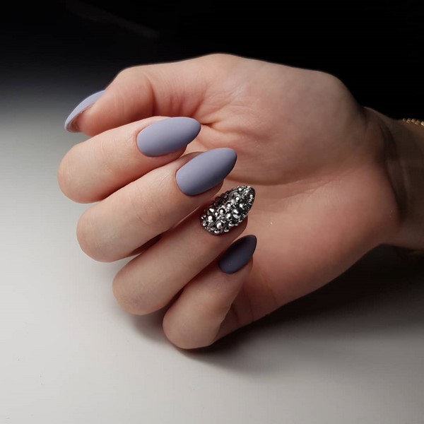 Завораживающий матовый маникюр 2026: новые тренды на фото