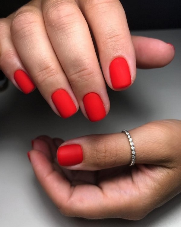 Завораживающий матовый маникюр 2026: новые тренды на фото
