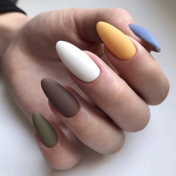 Завораживающий матовый маникюр 2026: новые тренды на фото