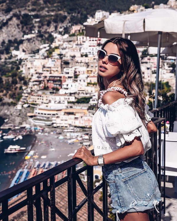 Модный деним 2026: топовые новинки джинсовой одежды для женщин