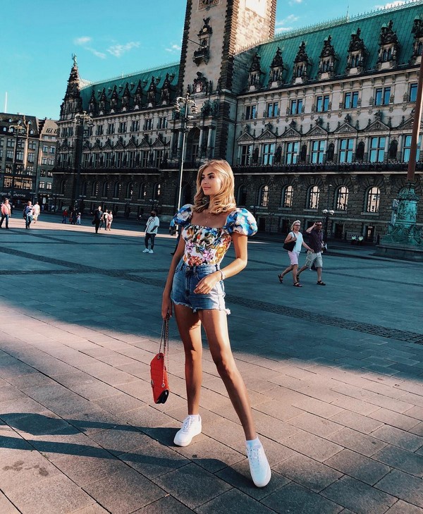 Модный деним 2026: топовые новинки джинсовой одежды для женщин