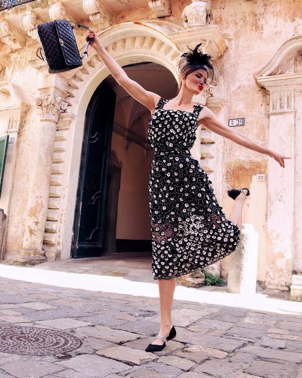 Прелестные идеи платьев миди в сезоне 2026 – модные образы и тренды