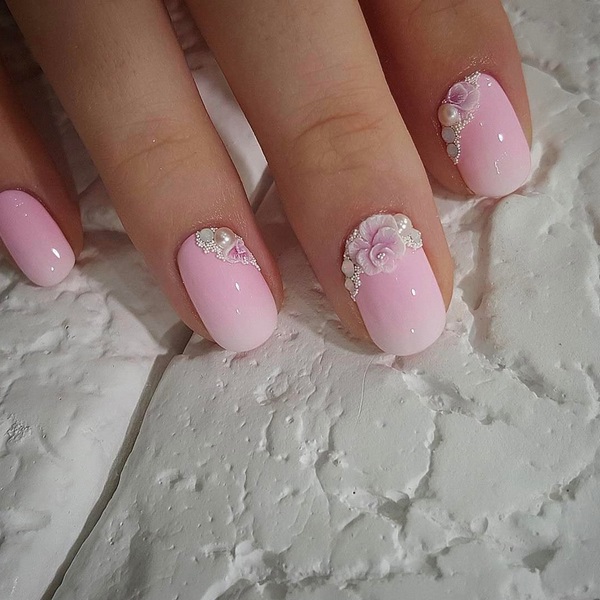 Нежнейший светлый маникюр 2026: новые идеи на фото