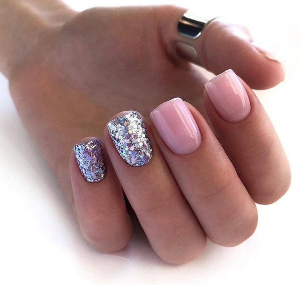 Нежнейший светлый маникюр 2026: новые идеи на фото