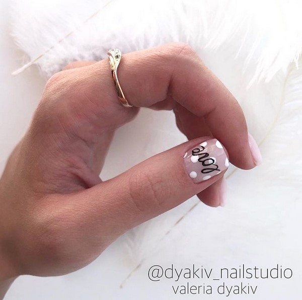 Нежнейший светлый маникюр 2026: новые идеи на фото