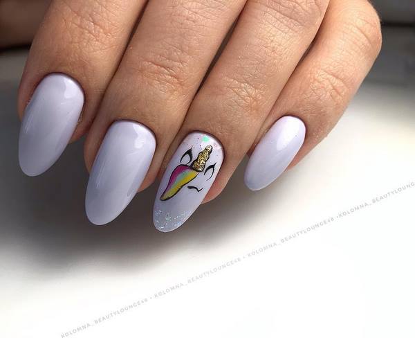 Нежнейший светлый маникюр 2026: новые идеи на фото