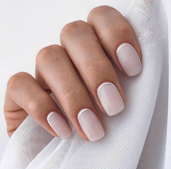 Нежнейший светлый маникюр 2026: новые идеи на фото