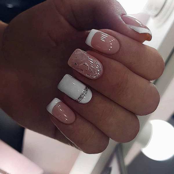 Нежнейший светлый маникюр 2026: новые идеи на фото