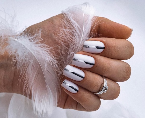 Нежнейший светлый маникюр 2026: новые идеи на фото