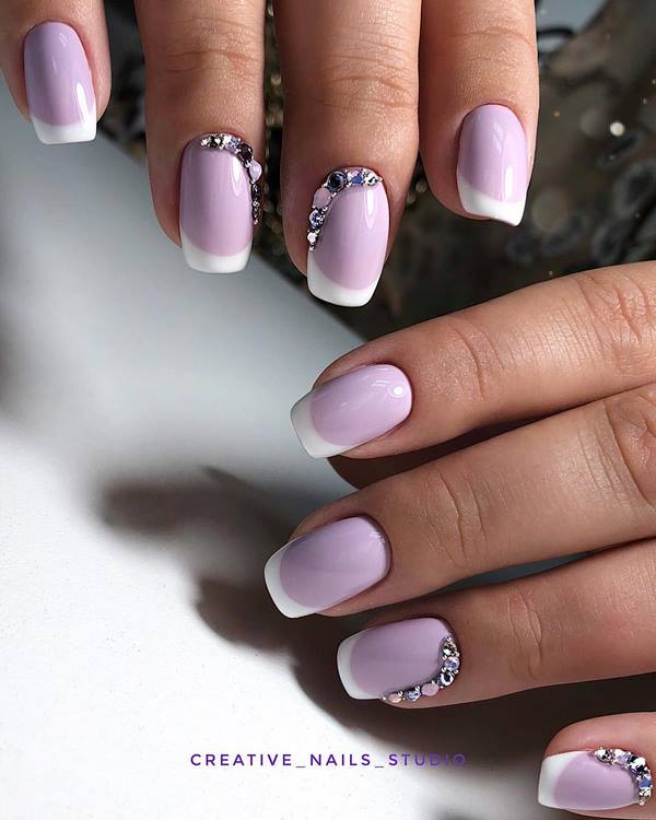 Нежнейший светлый маникюр 2026: новые идеи на фото