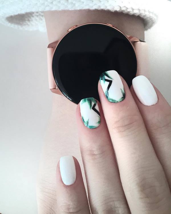 Нежнейший светлый маникюр 2026: новые идеи на фото