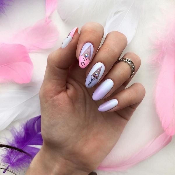 Нежнейший светлый маникюр 2026: новые идеи на фото