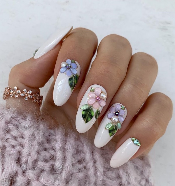 Нежнейший светлый маникюр 2026: новые идеи на фото