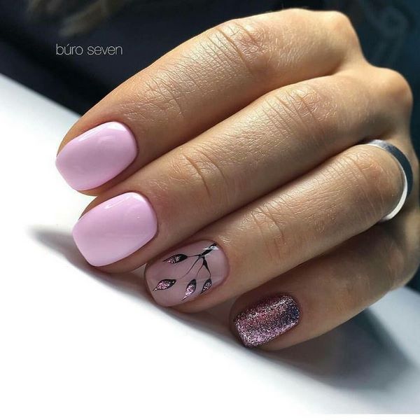 Нежнейший светлый маникюр 2026: новые идеи на фото