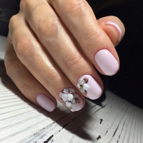 Нежнейший светлый маникюр 2026: новые идеи на фото