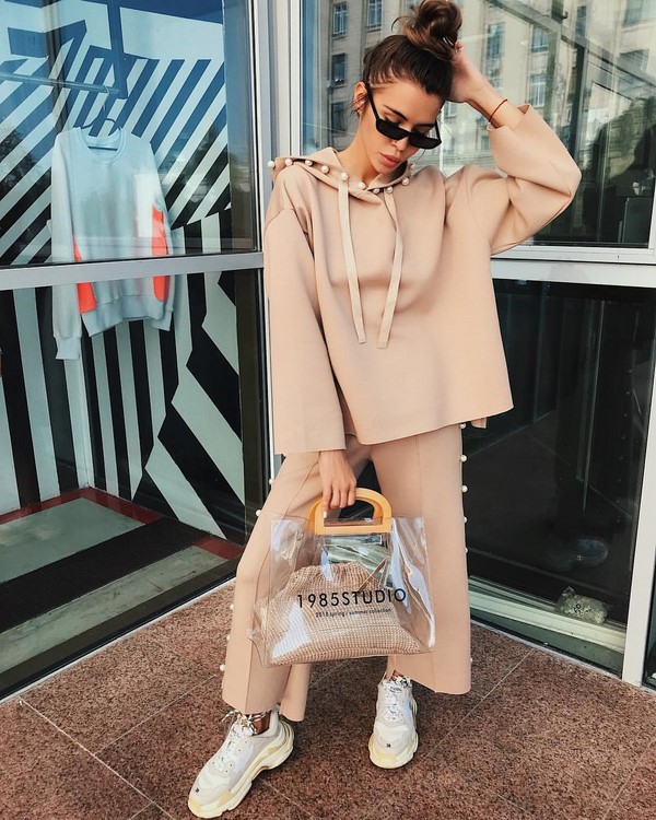 Женские спортивные костюмы 2026: топ-10 трендов на фото