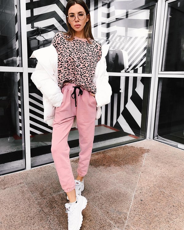 Женские спортивные костюмы 2026: топ-10 трендов на фото