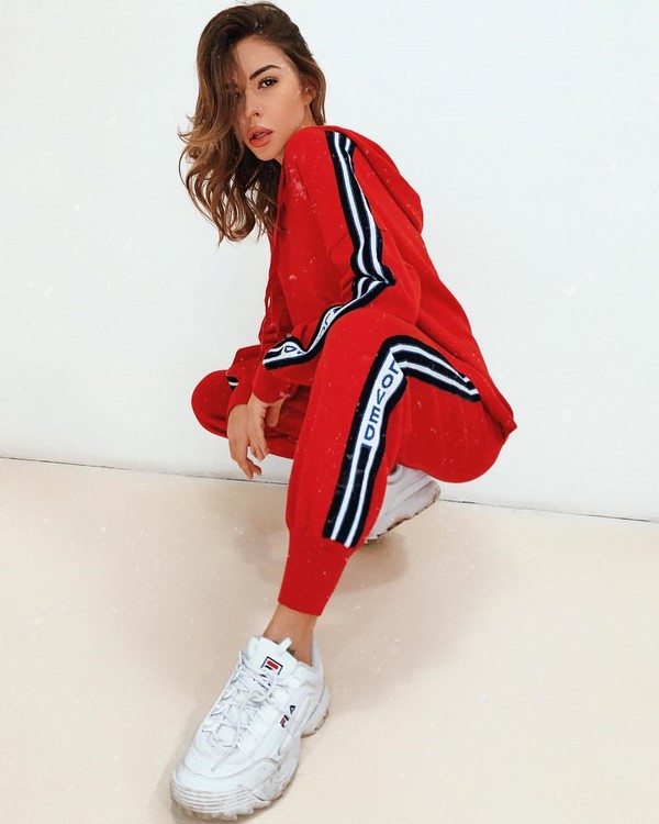 Женские спортивные костюмы 2026: топ-10 трендов на фото