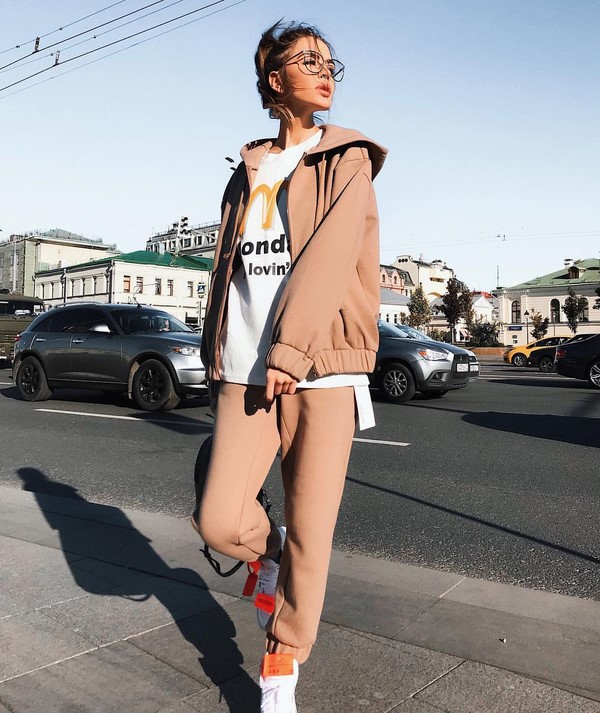 Женские спортивные костюмы 2026: топ-10 трендов на фото