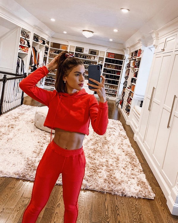 Женские спортивные костюмы 2026: топ-10 трендов на фото