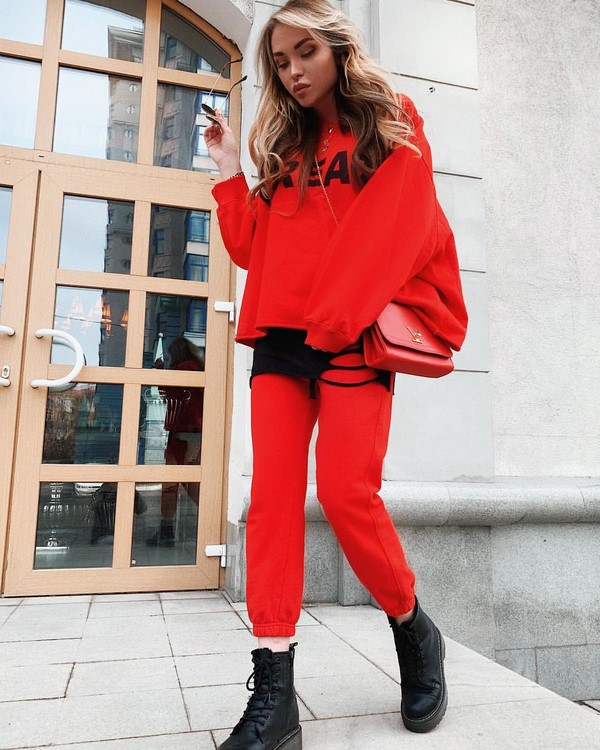 Женские спортивные костюмы 2026: топ-10 трендов на фото