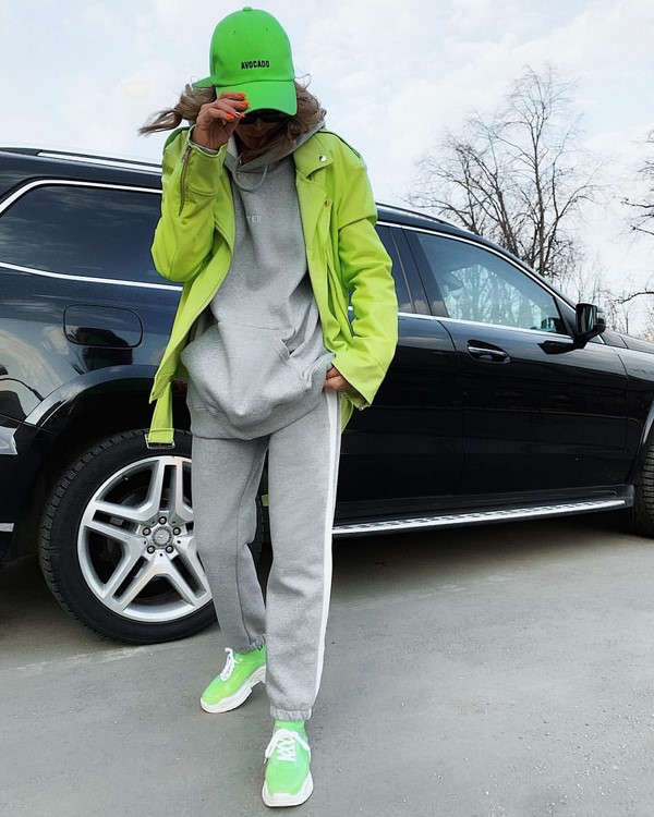 Женские спортивные костюмы 2026: топ-10 трендов на фото