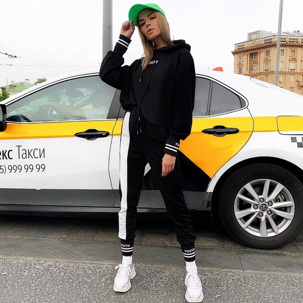 Женские спортивные костюмы 2026: топ-10 трендов на фото