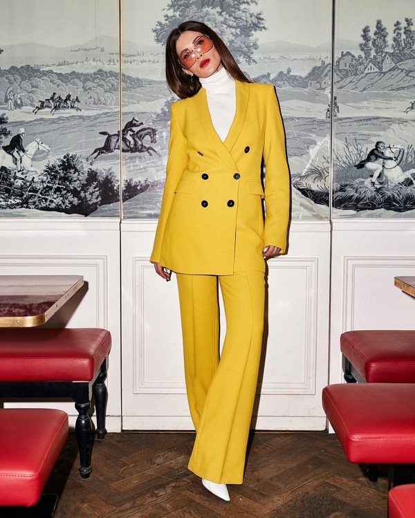 Женский брючный костюм 2026: топ-10 фасонов в новых стилях