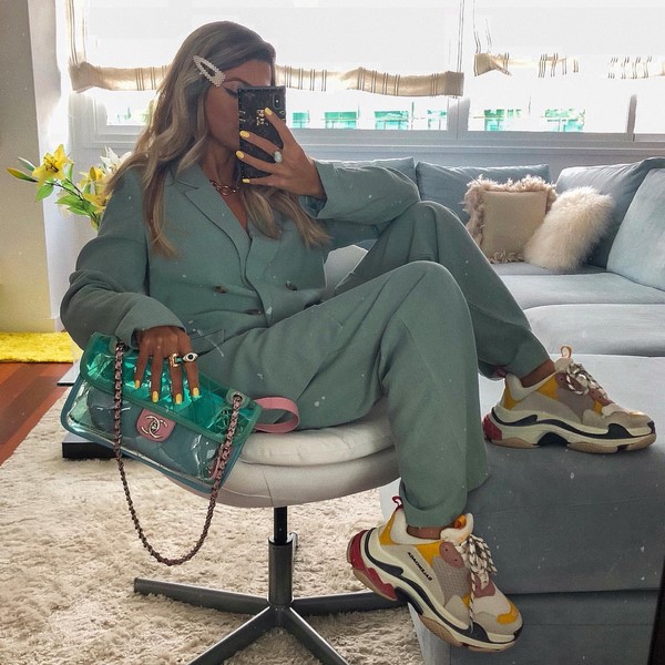 Женский брючный костюм 2026: топ-10 фасонов в новых стилях