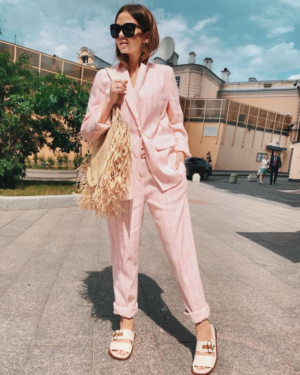 Женский брючный костюм 2026: топ-10 фасонов в новых стилях