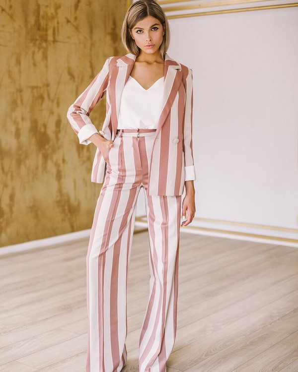 Женский брючный костюм 2026: топ-10 фасонов в новых стилях