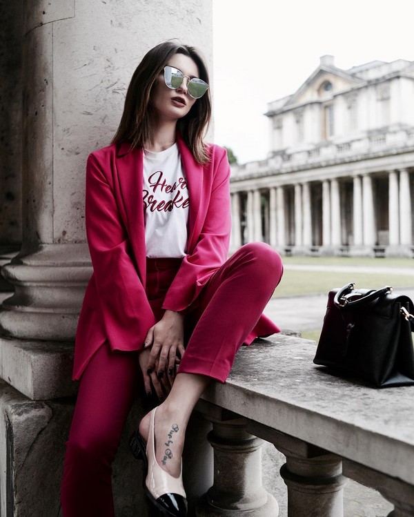 Женский брючный костюм 2026: топ-10 фасонов в новых стилях