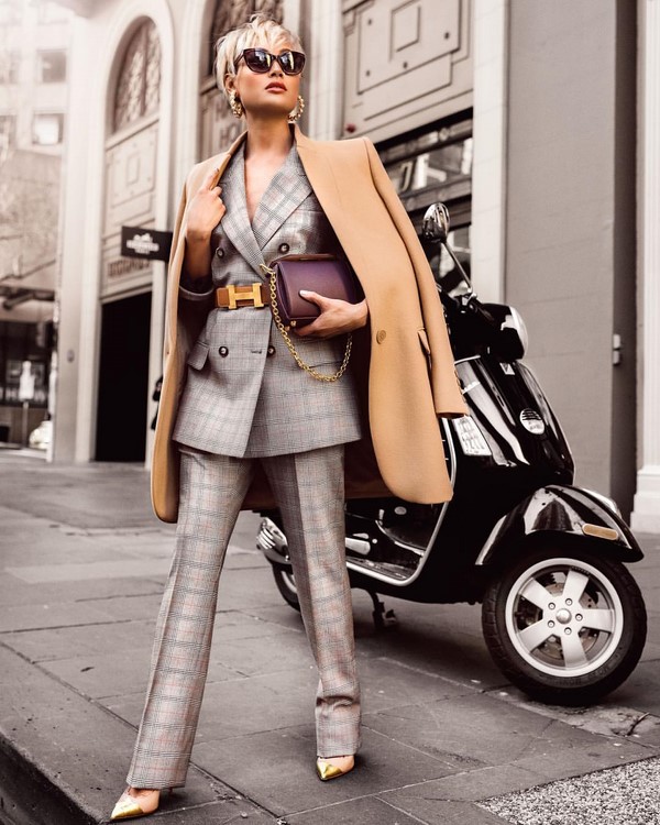 Женский брючный костюм 2026: топ-10 фасонов в новых стилях