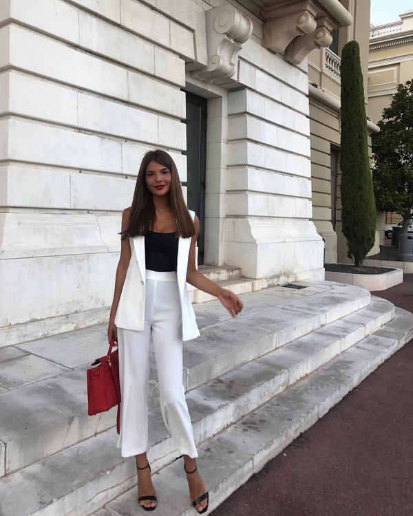 Женский брючный костюм 2026: топ-10 фасонов в новых стилях