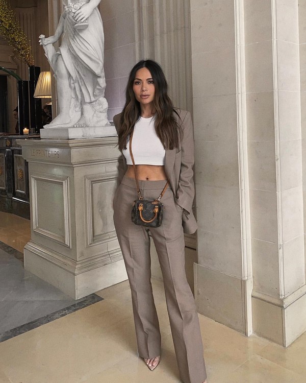 Женский брючный костюм 2026: топ-10 фасонов в новых стилях