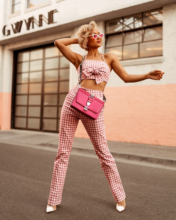 Женский брючный костюм 2026: топ-10 фасонов в новых стилях