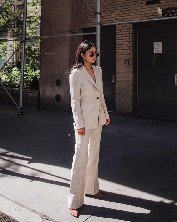 Женский брючный костюм 2026: топ-10 фасонов в новых стилях