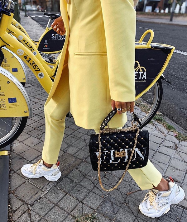 Женский брючный костюм 2026: топ-10 фасонов в новых стилях