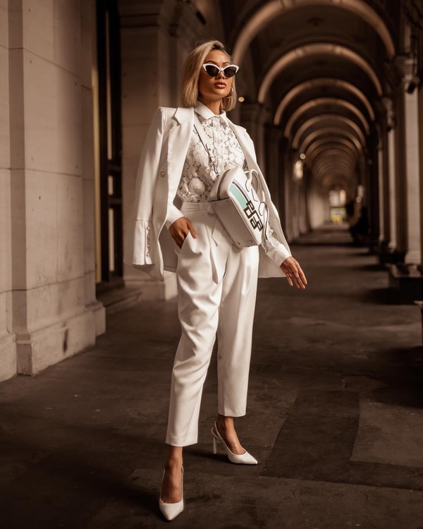 Женский брючный костюм 2026: топ-10 фасонов в новых стилях