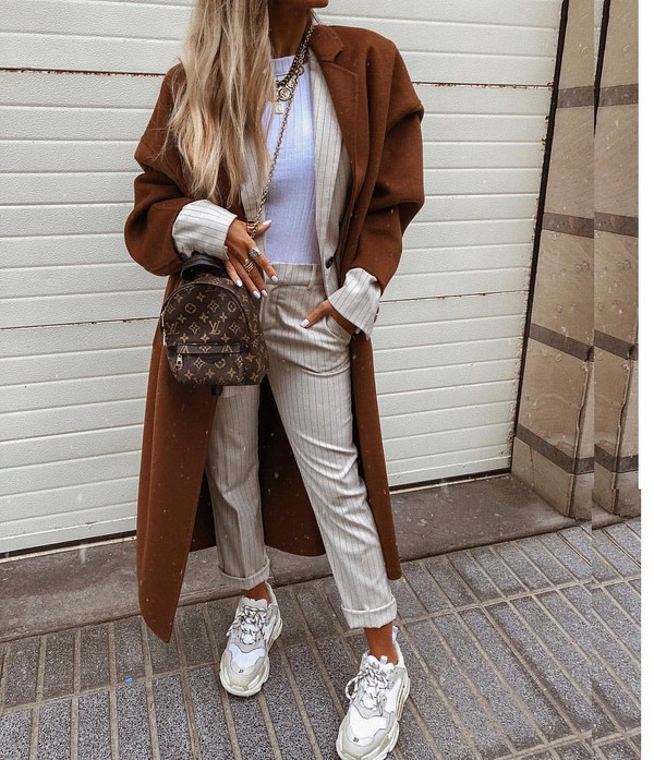 Женский брючный костюм 2026: топ-10 фасонов в новых стилях