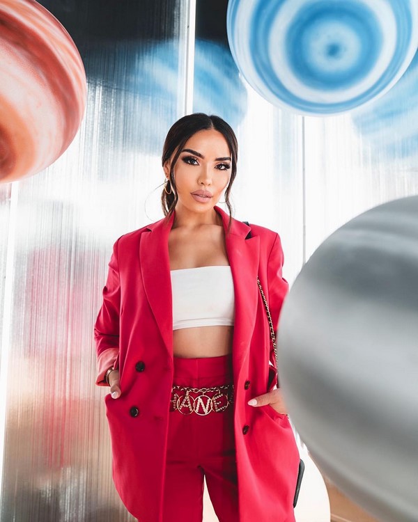 Женский брючный костюм 2026: топ-10 фасонов в новых стилях