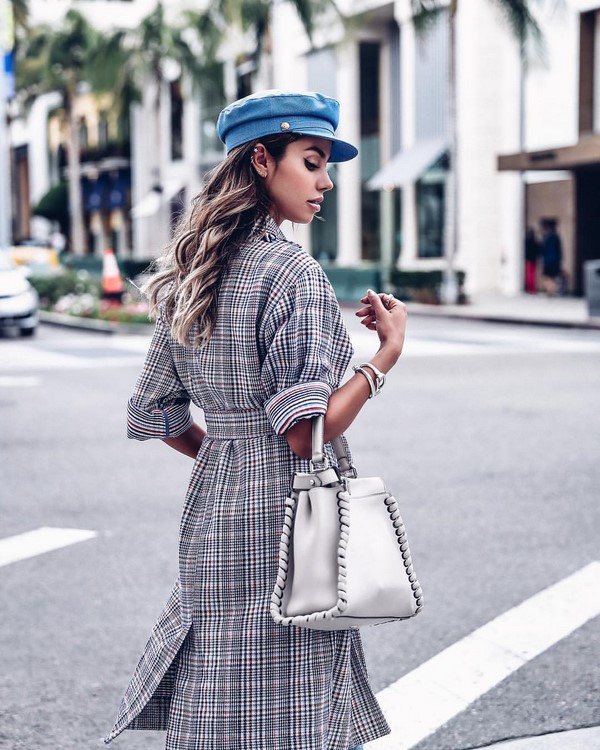 Модный тренч 2026: лучшие модели и фасоны женских плащей и тренчкотов