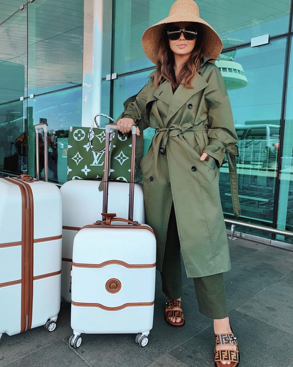 Модный тренч 2026: лучшие модели и фасоны женских плащей и тренчкотов