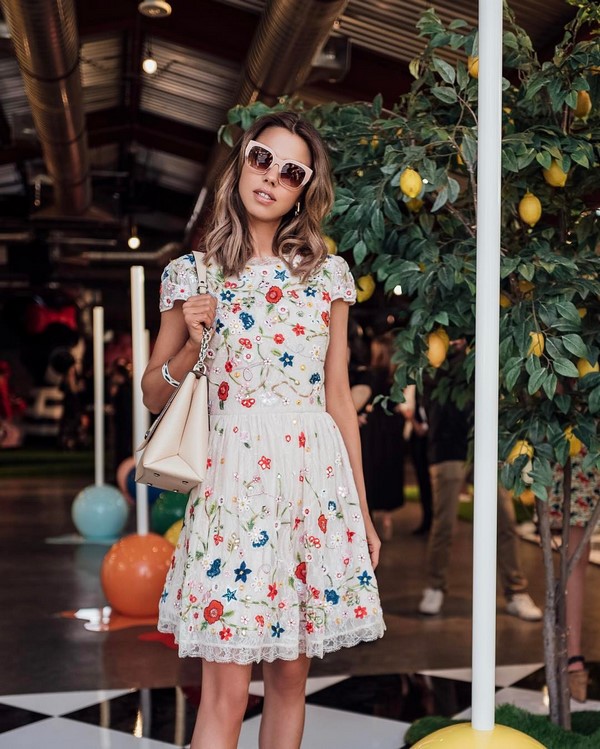 Эффектнейшее платье с узором 2026: ТОП-8 трендов на платья с принтами