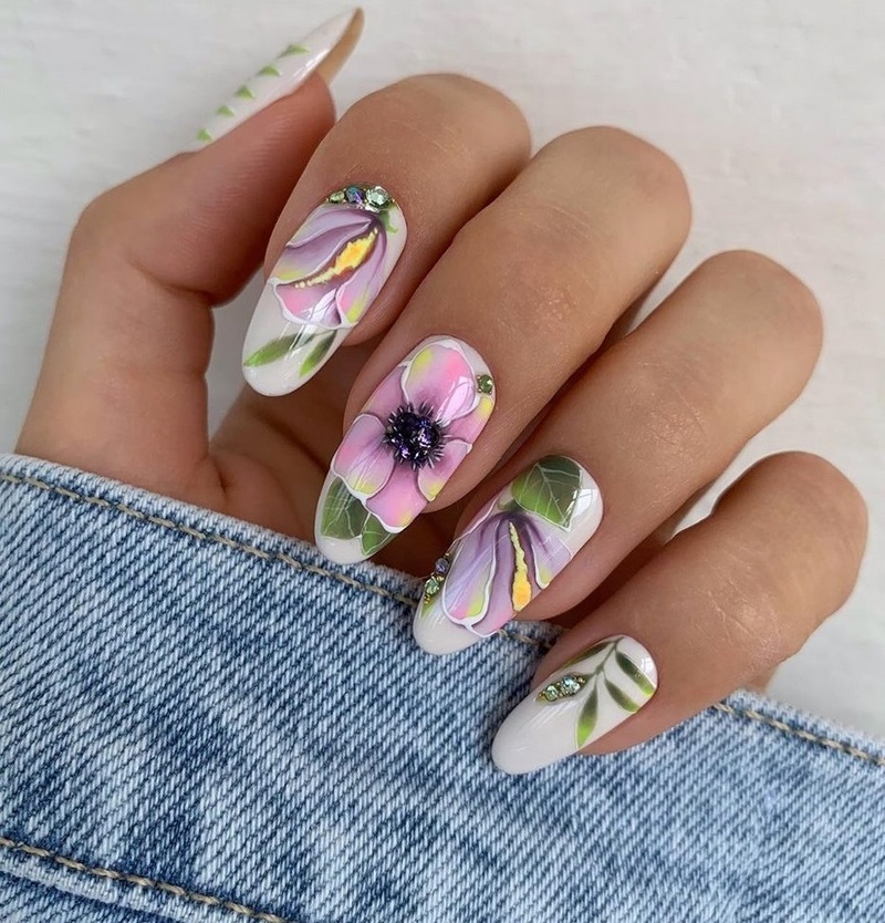 Модные ногти с цветами 2026: новинки и тренды цветочного нейл-арта